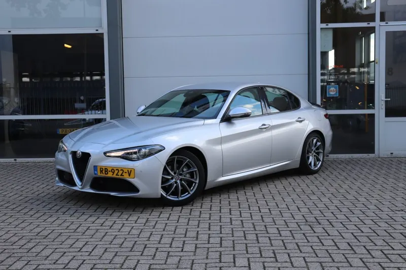 Alfa Romeo Giulia (2017)