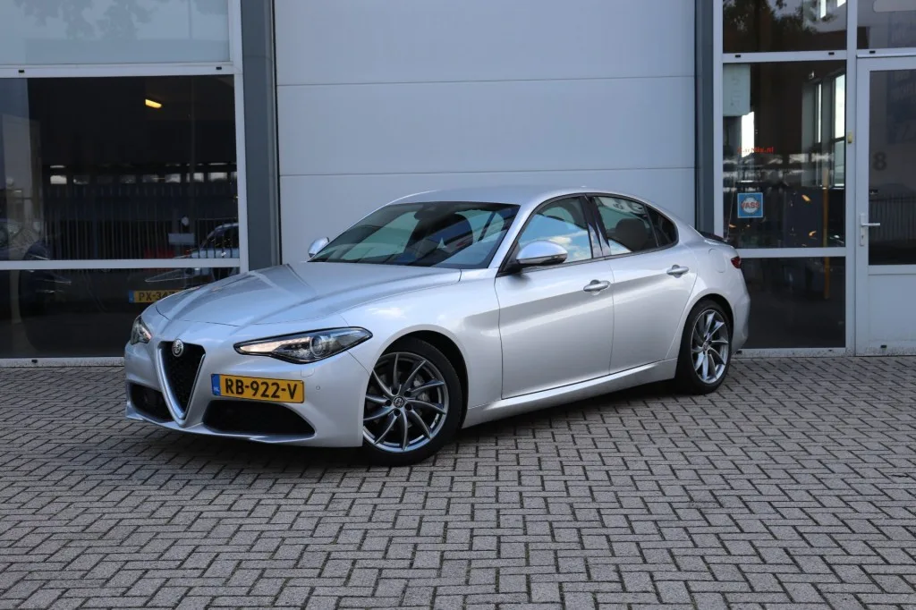 Alfa Romeo Giulia (2017) — foto 1