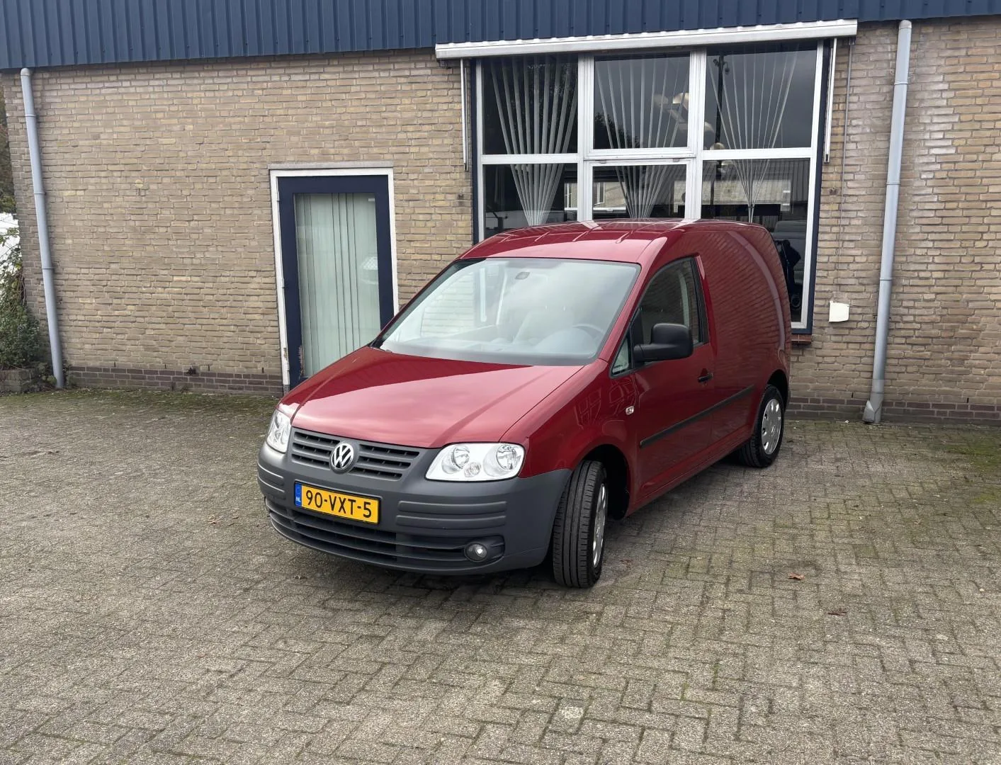 Volkswagen Caddy (2009) — foto 1
