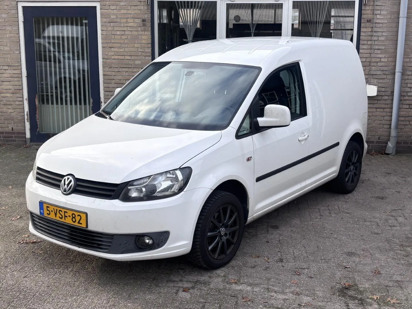Volkswagen Caddy (2011) — foto 1
