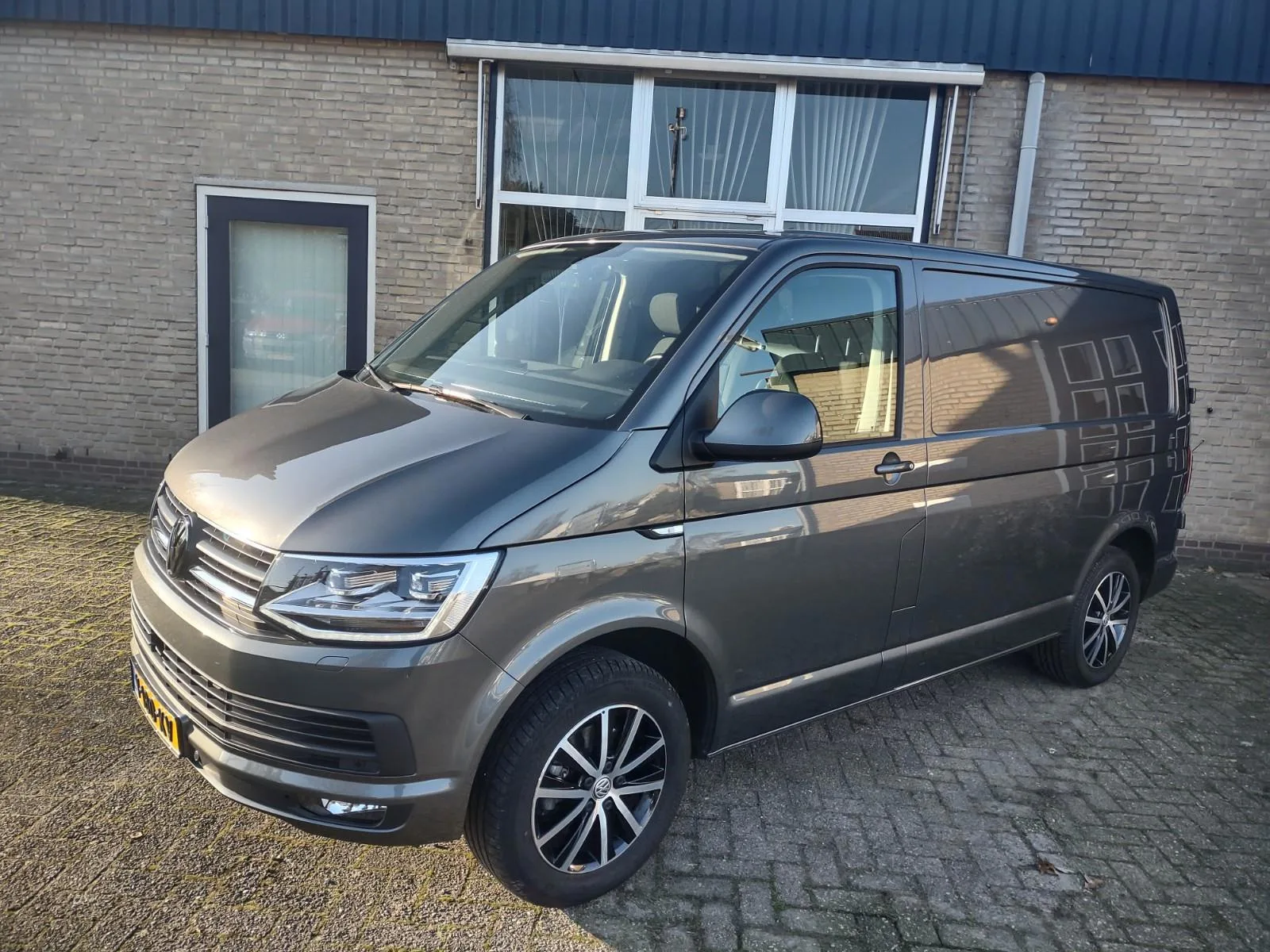 Volkswagen Transporter (2018) — foto 1