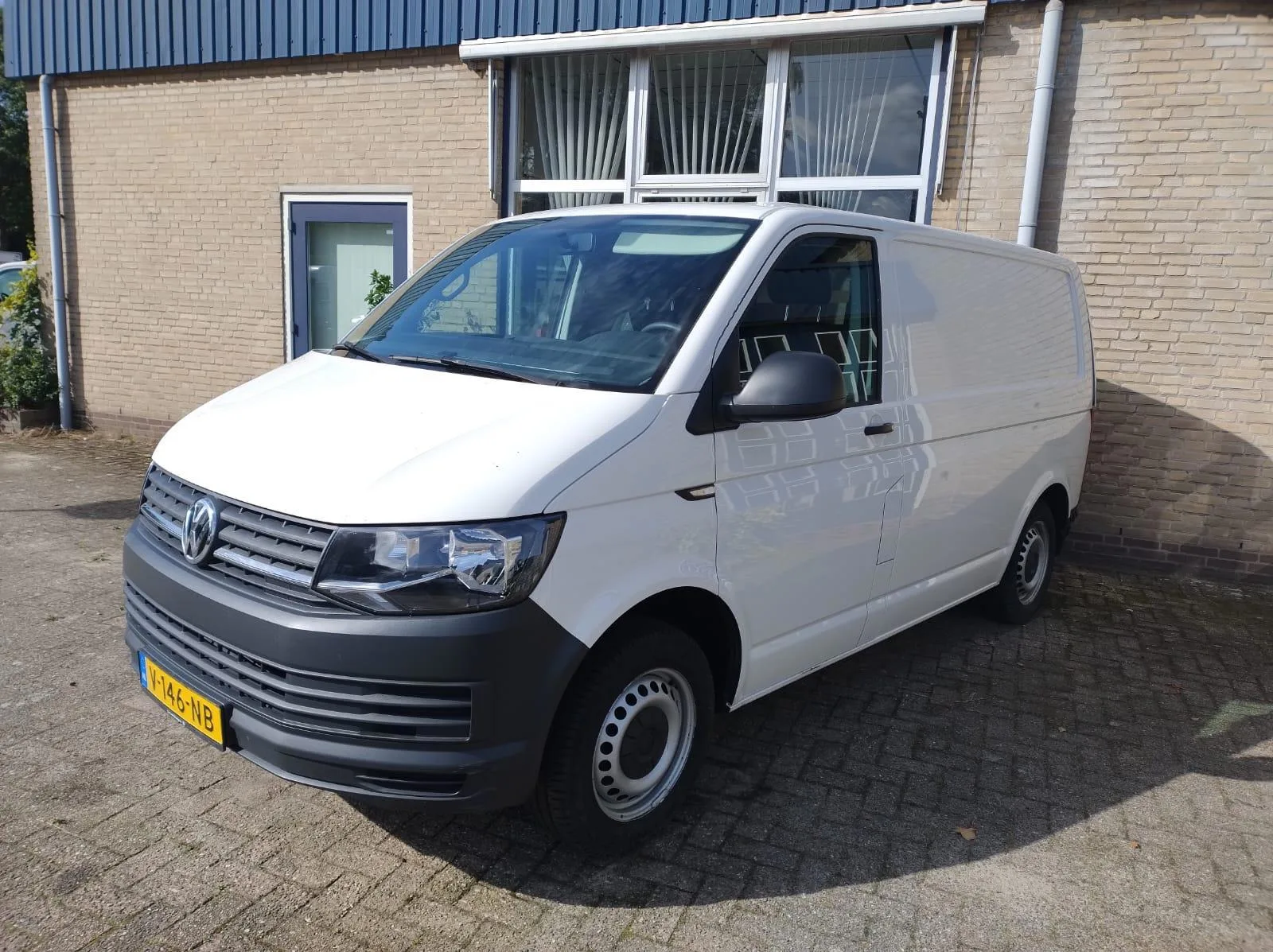 Volkswagen Transporter (2018) — foto 1