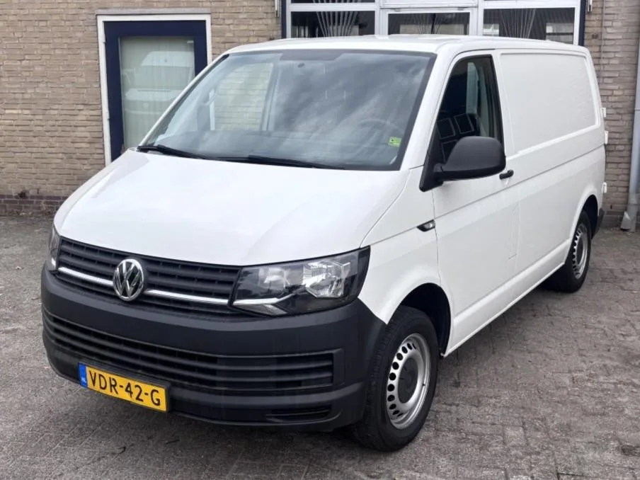 Volkswagen Transporter (2019) — foto 1