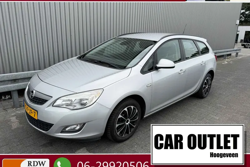 Opel Astra (2011)