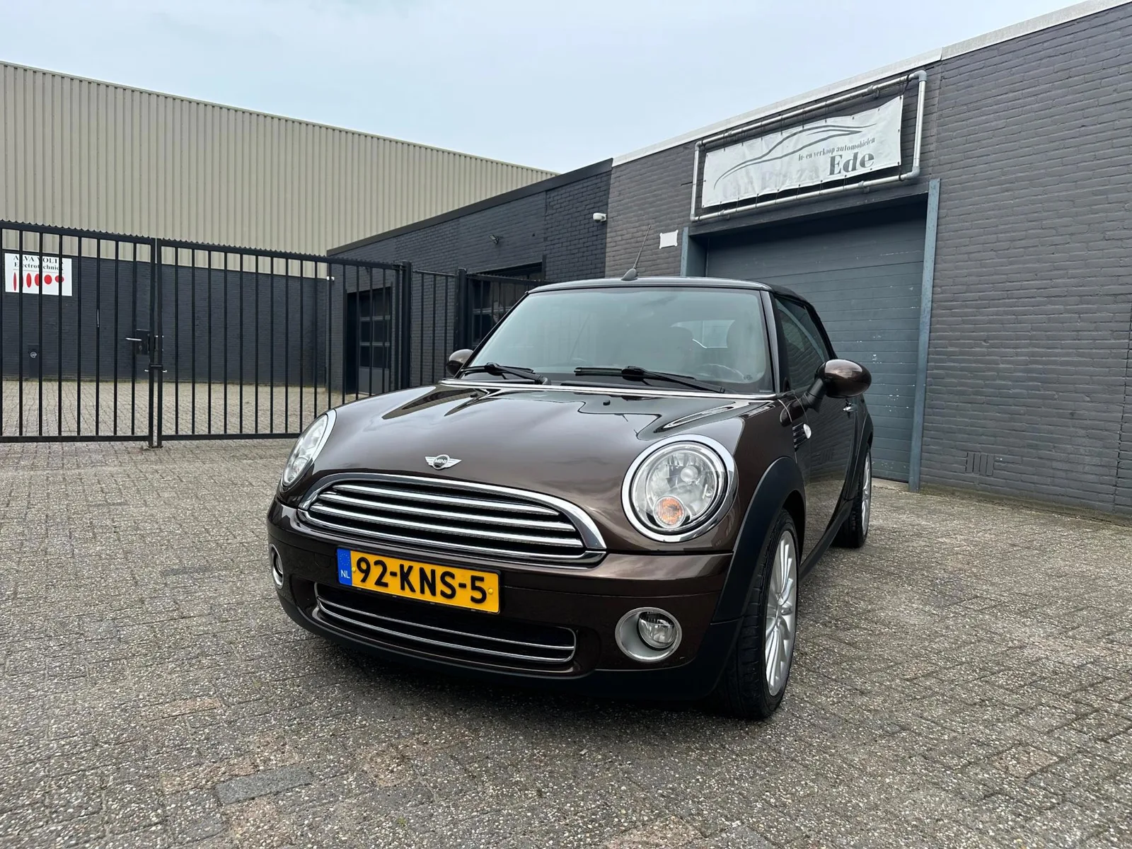 MINI Cabrio (2010) — foto 1