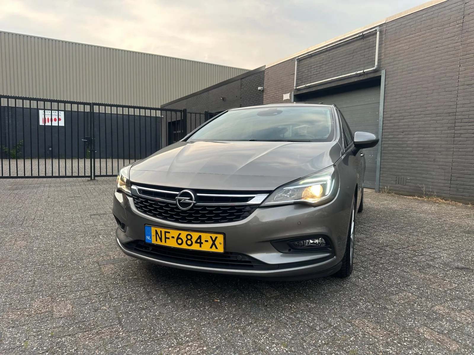 Opel Astra (2017) — foto 1