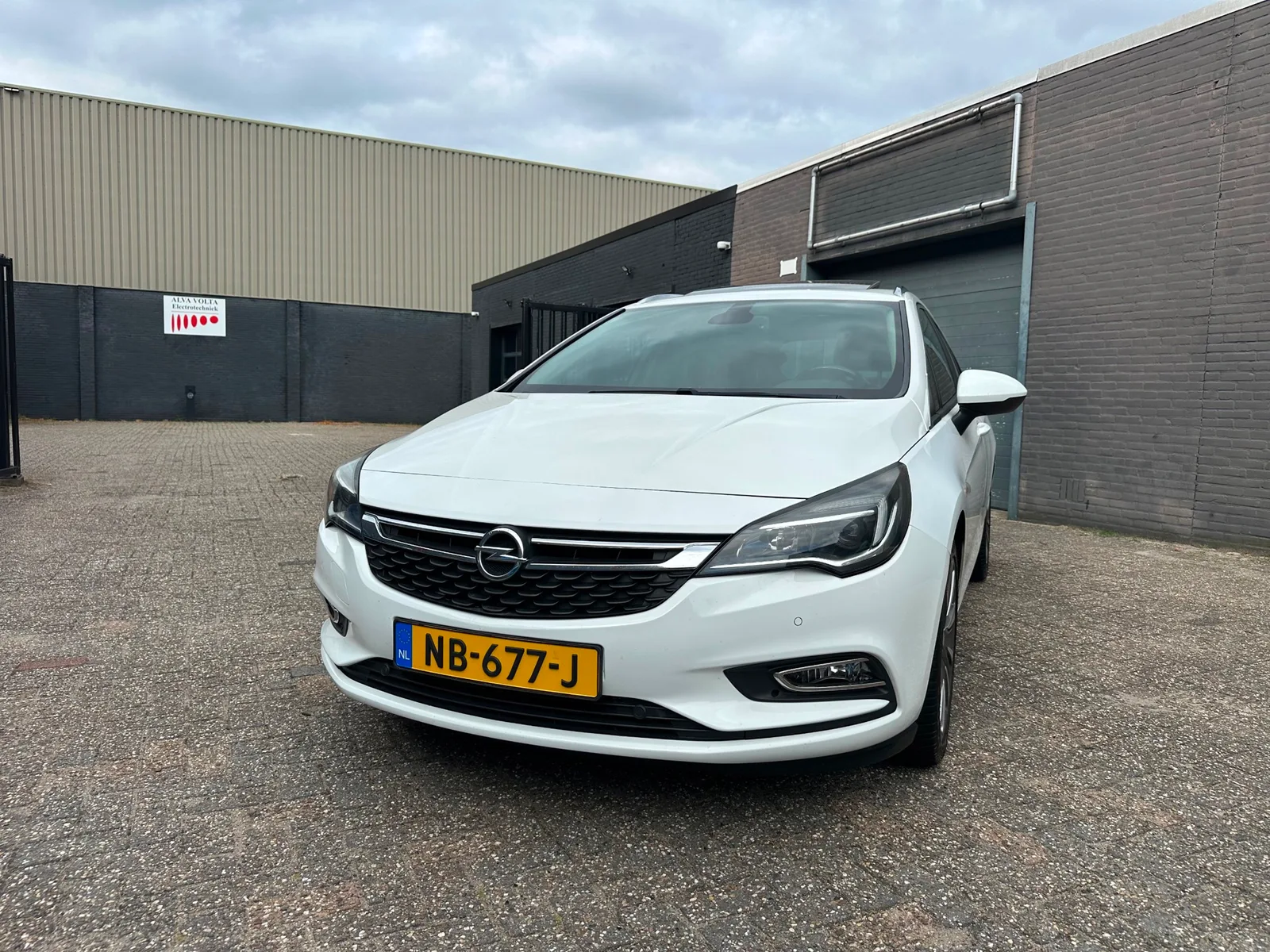 Opel Astra Sports Tourer (2017) — foto 1