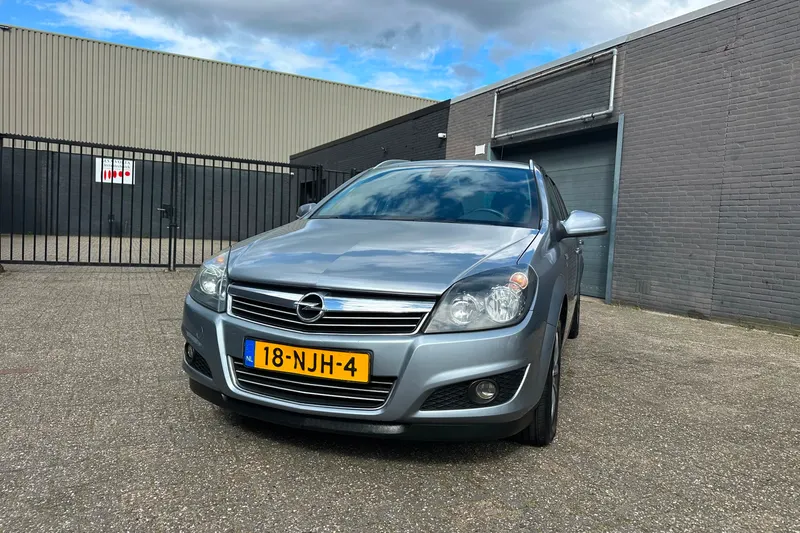 Opel Astra (2010)