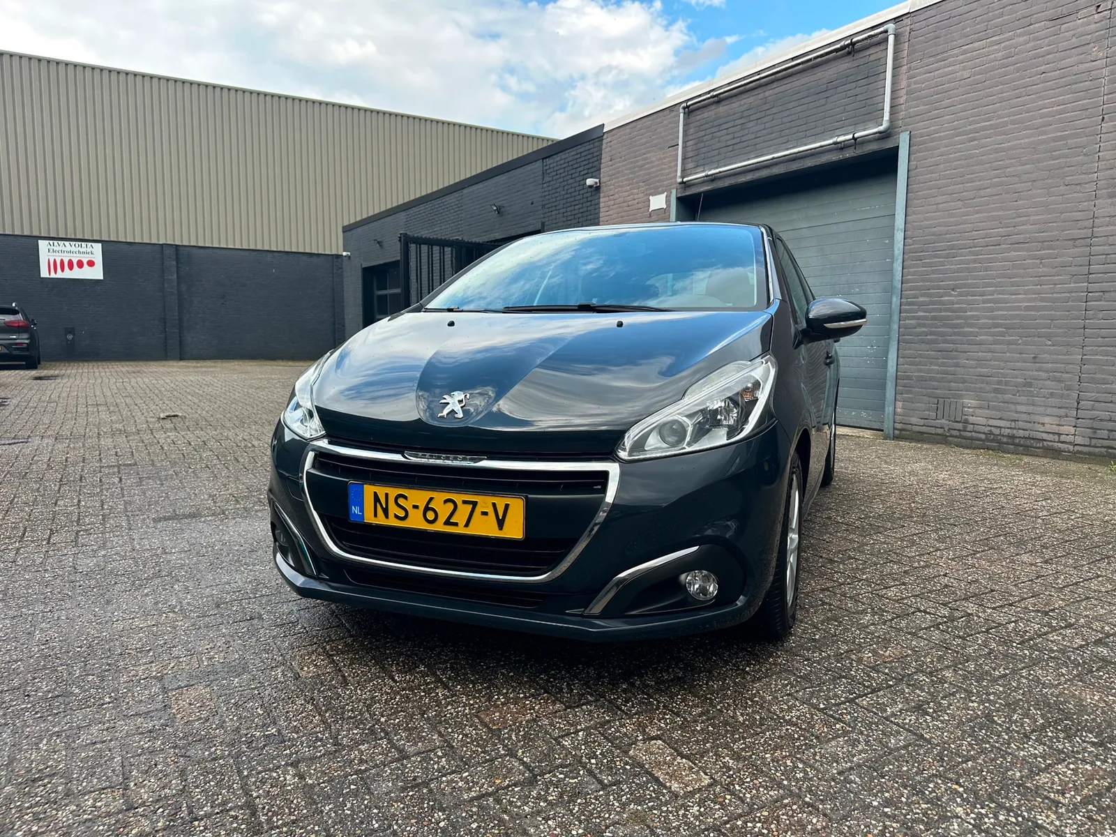 Peugeot 208 (2017) — foto 1