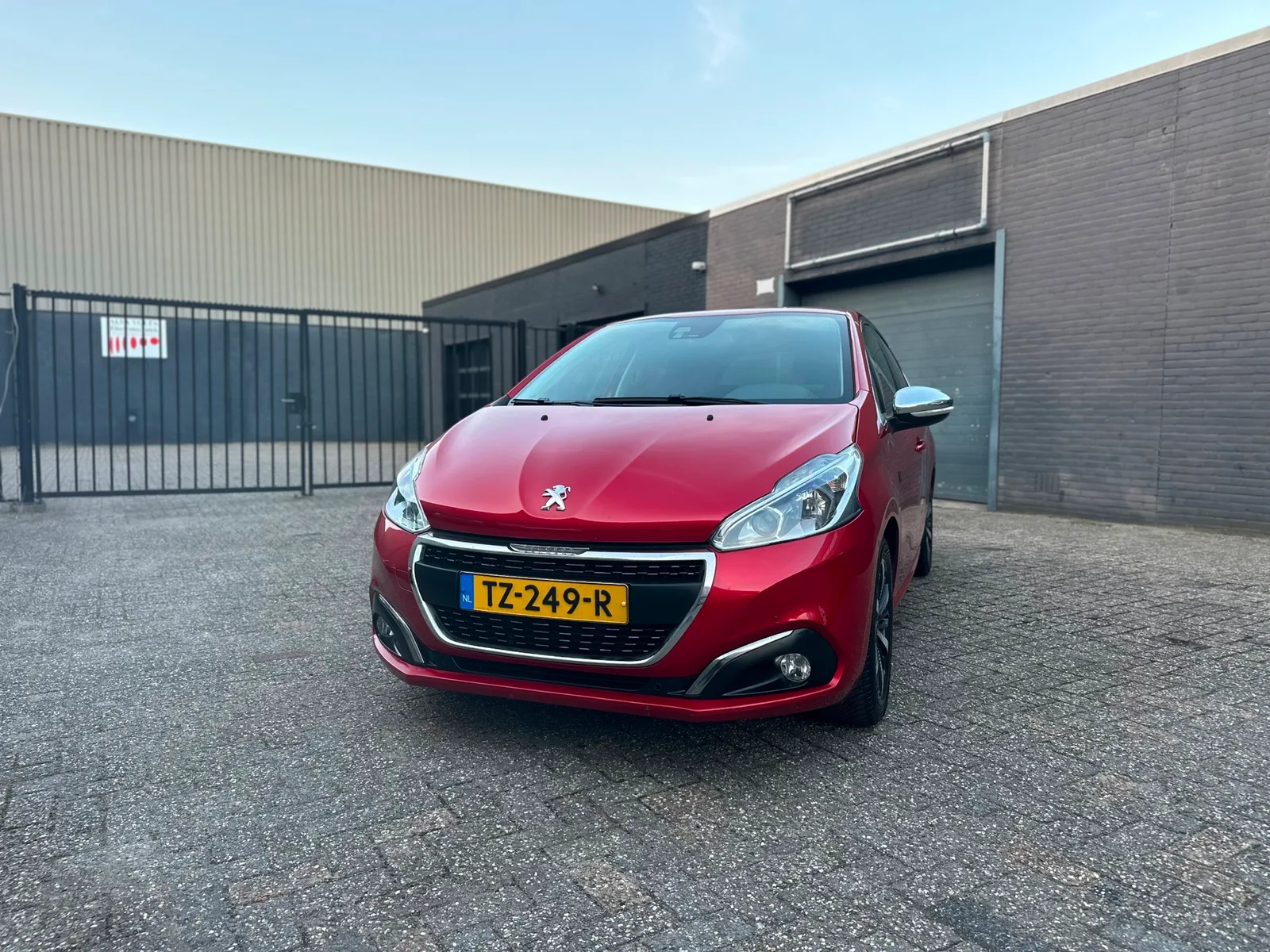 Peugeot 208 (2018) — foto 1