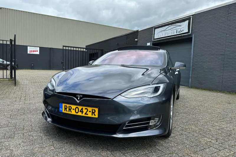 Tesla Model S (2018)