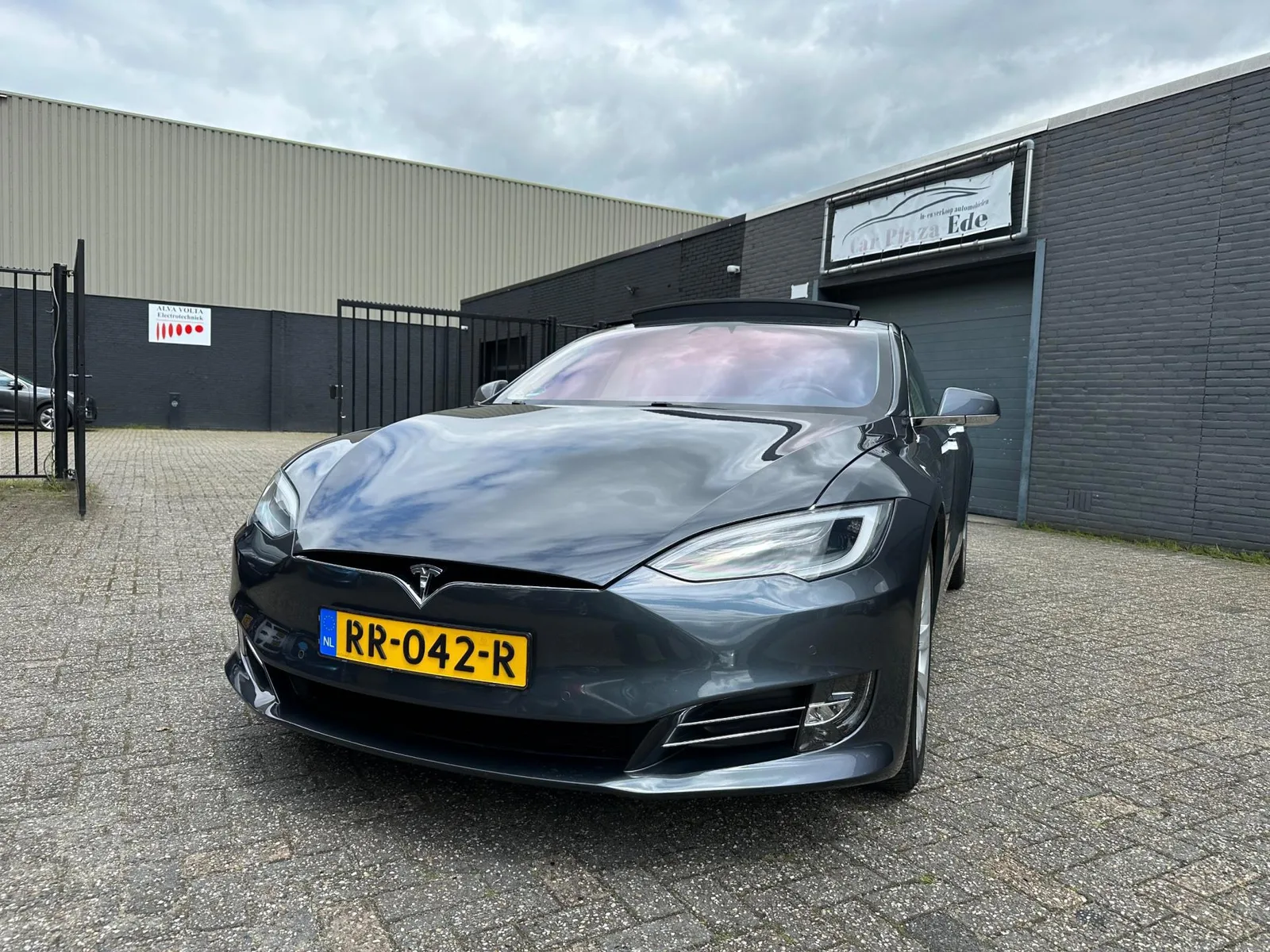 Tesla Model S (2018) — foto 1
