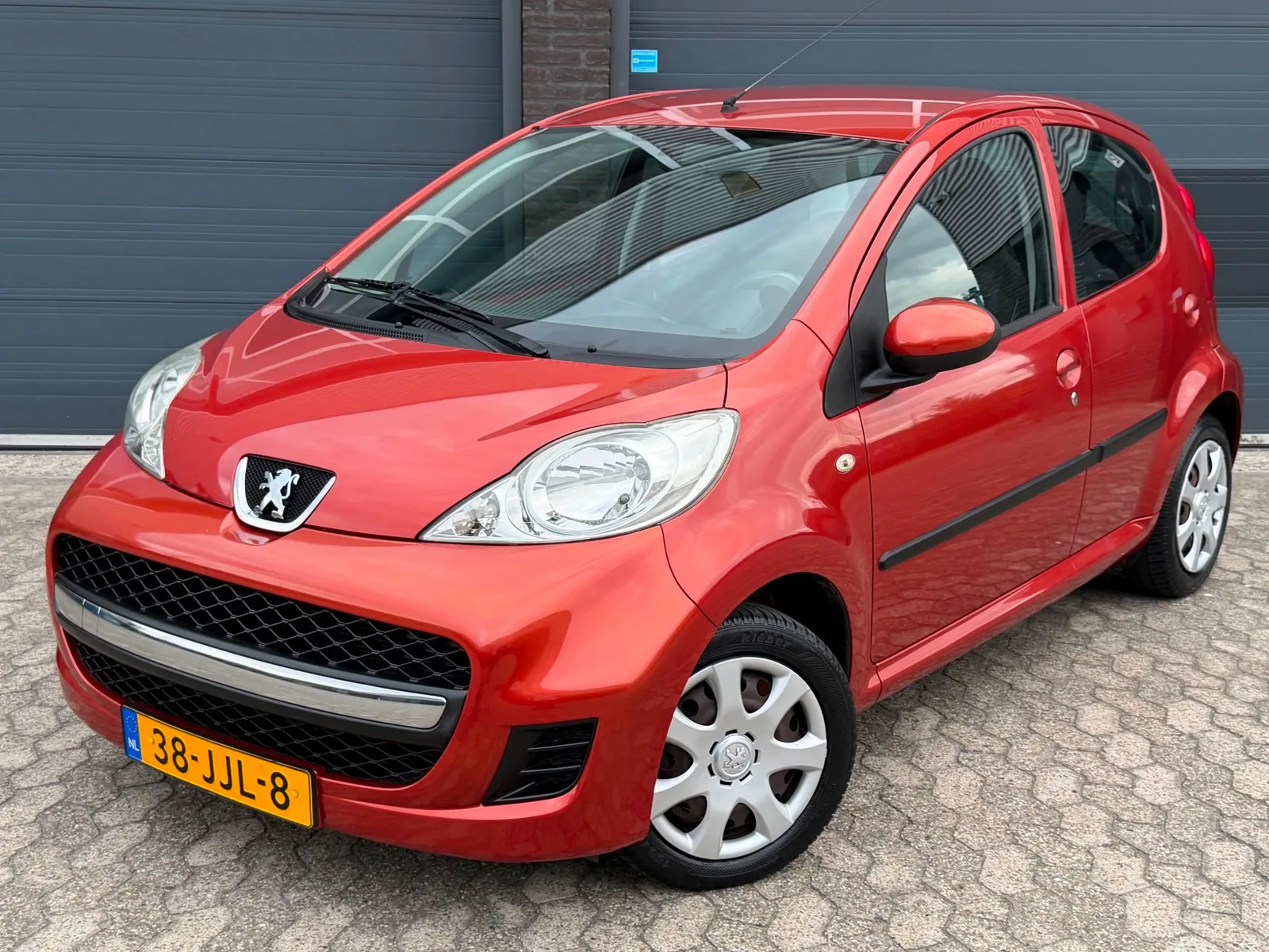 Peugeot 107 (2009) — foto 1