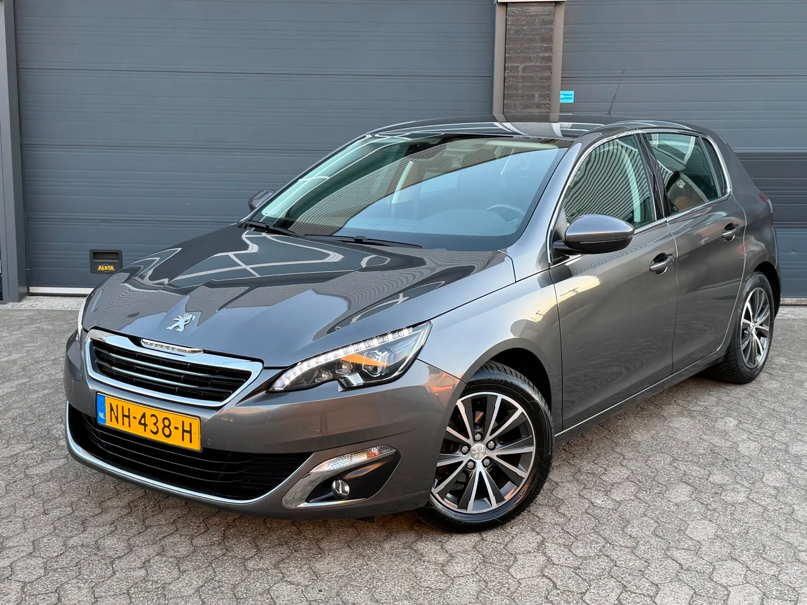 Peugeot 308 (2017) — foto 1