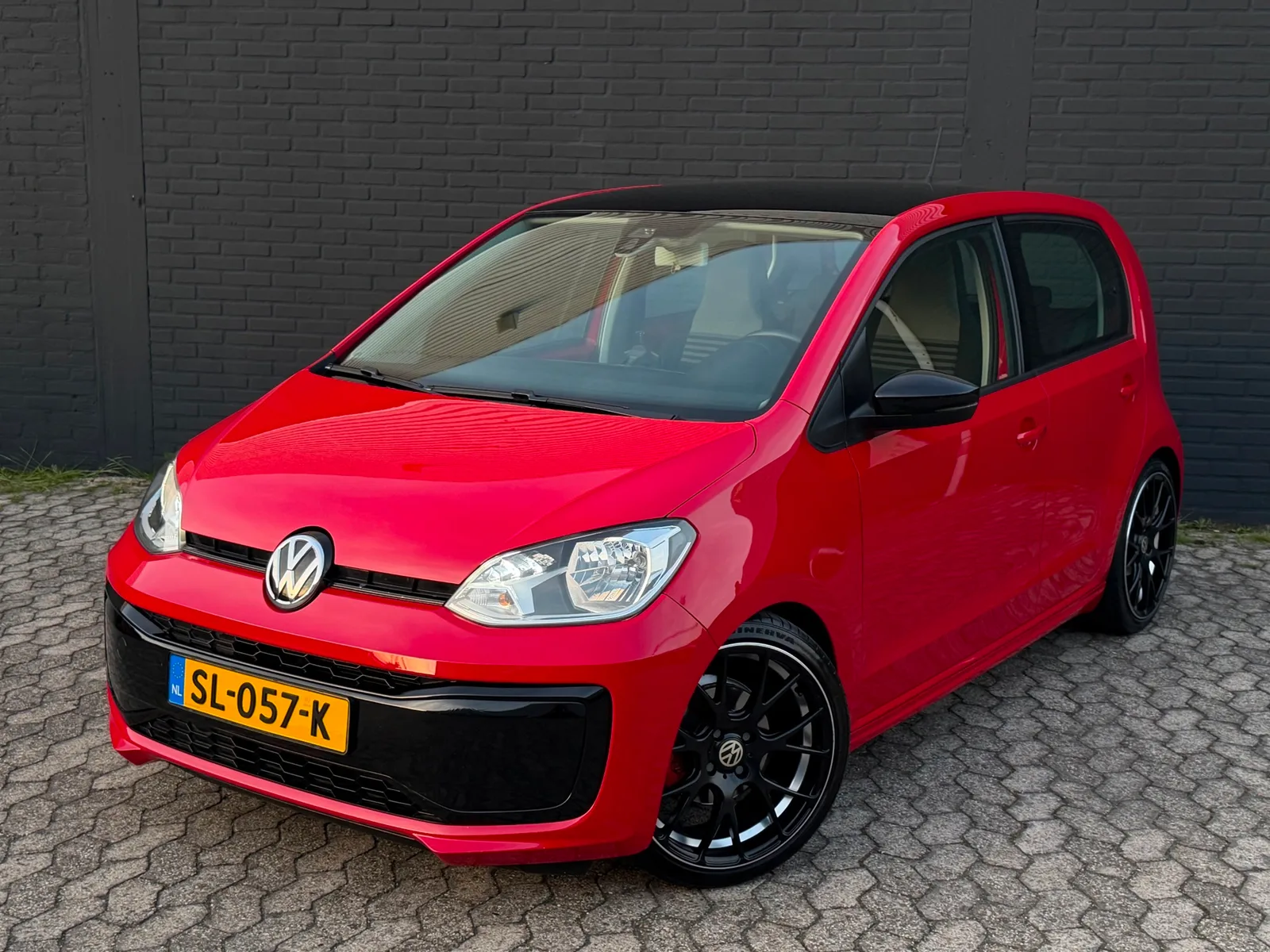 Volkswagen Up! (2018) — foto 1
