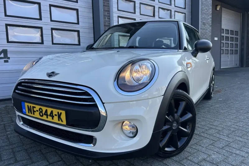 MINI One (2017)