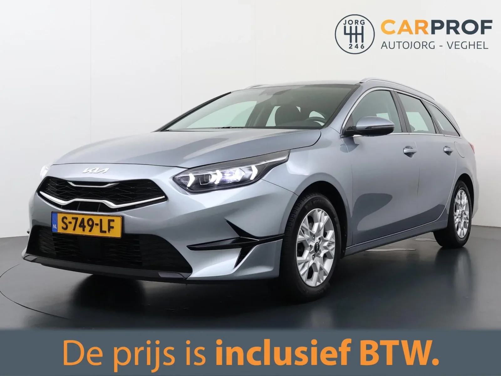 Kia Ceed Sportswagon (2023) — foto 1