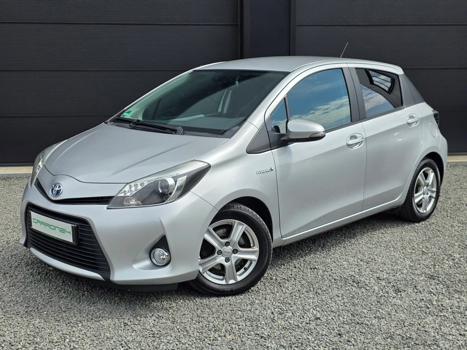 Toyota Yaris (2014) — foto 1