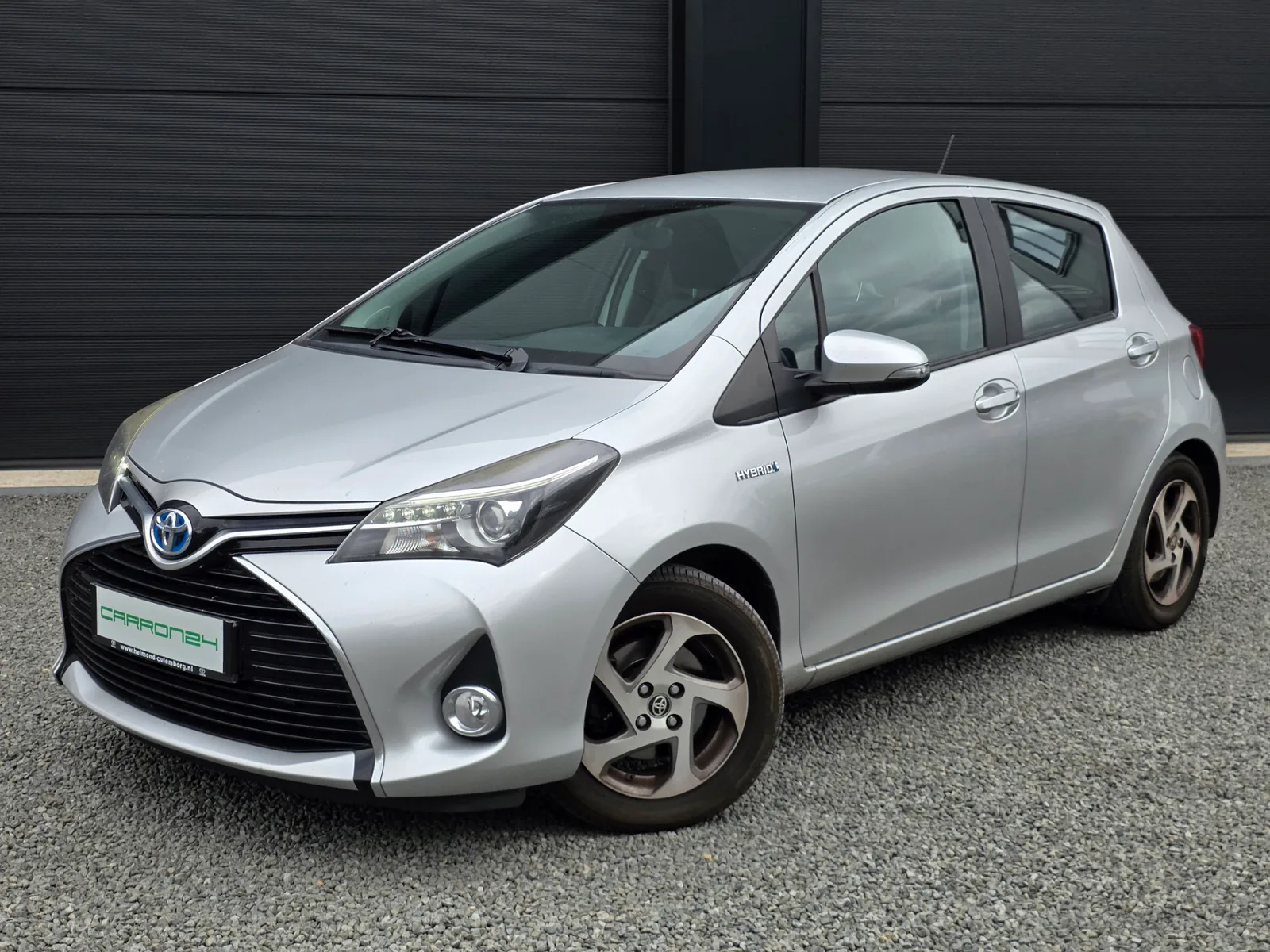 Toyota Yaris (2015) — foto 1