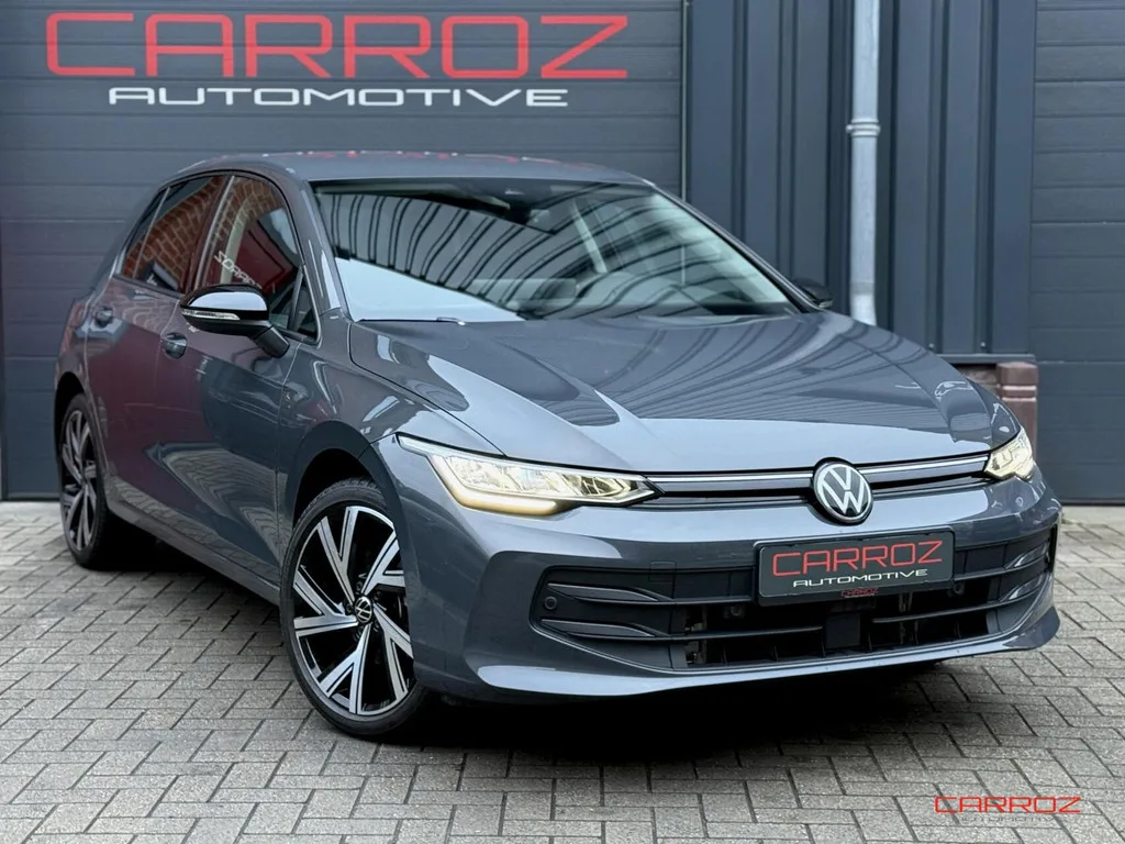 Volkswagen Golf (2024) — foto 1