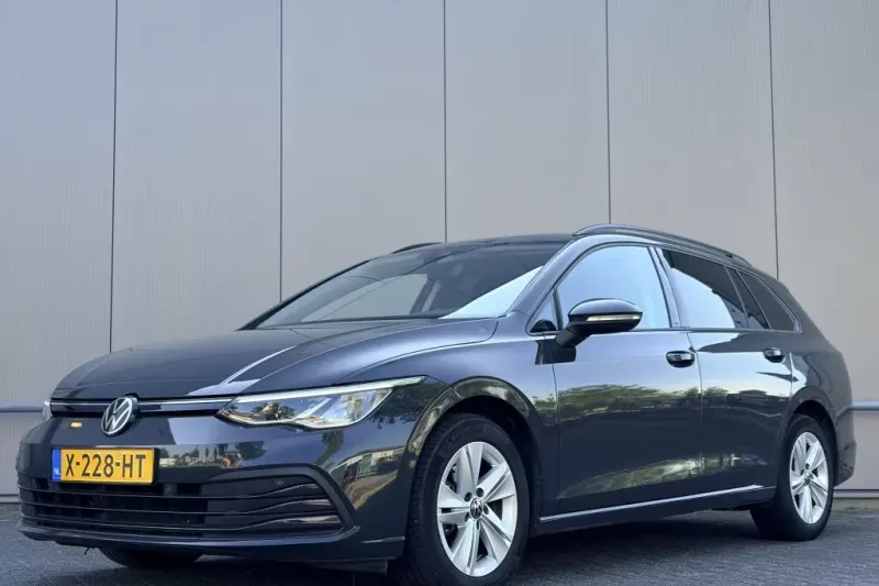Volkswagen Golf (2023)