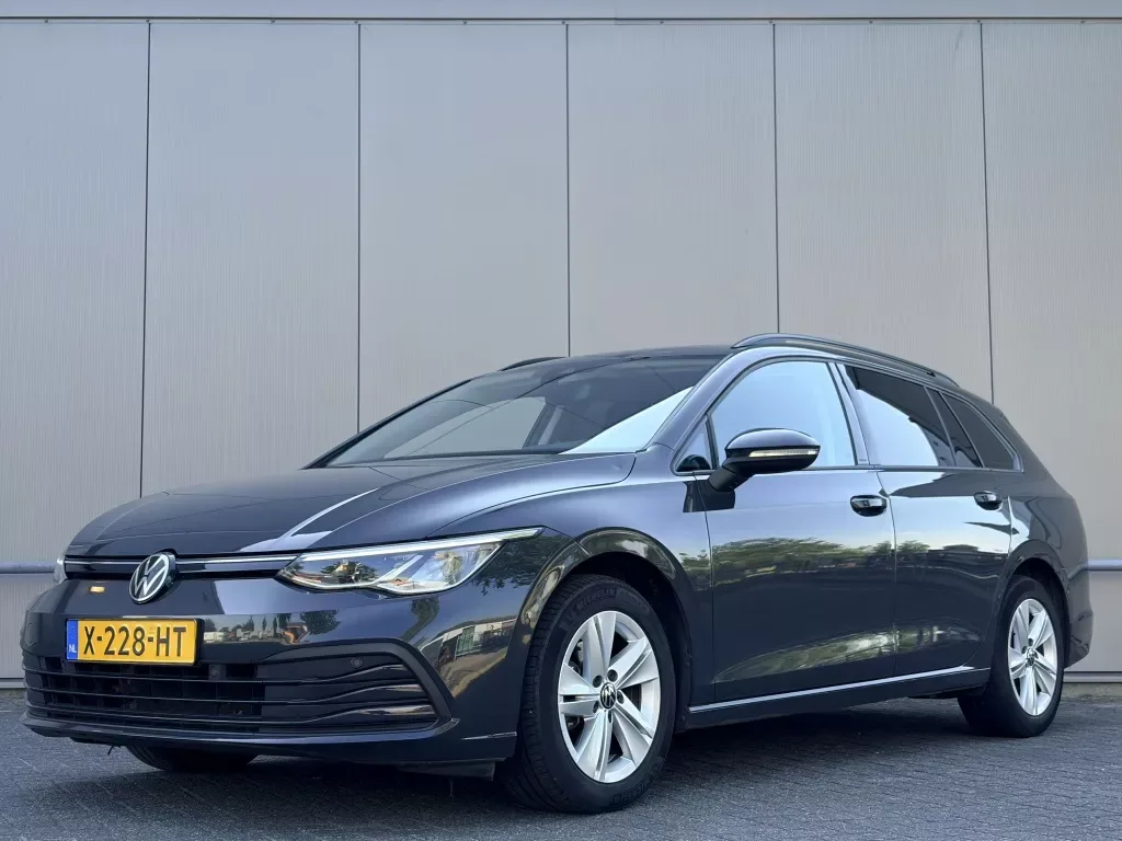 Volkswagen Golf (2023) — foto 1