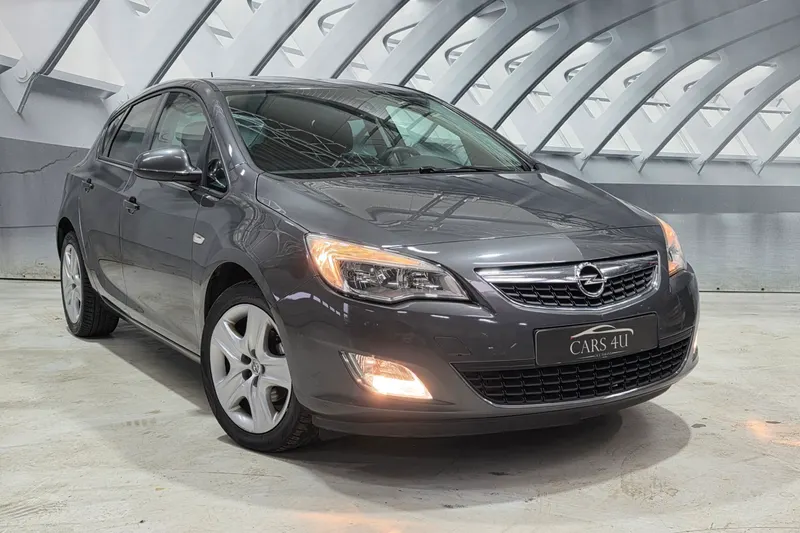 Opel Astra (2010)