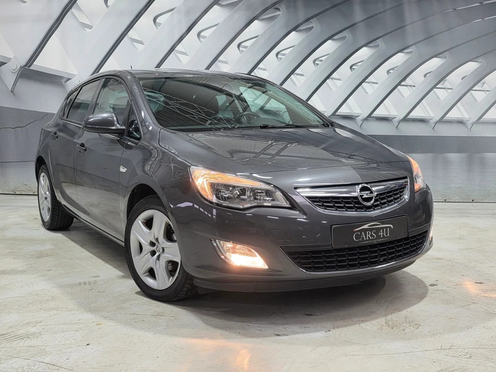 Opel Astra (2010) — foto 1
