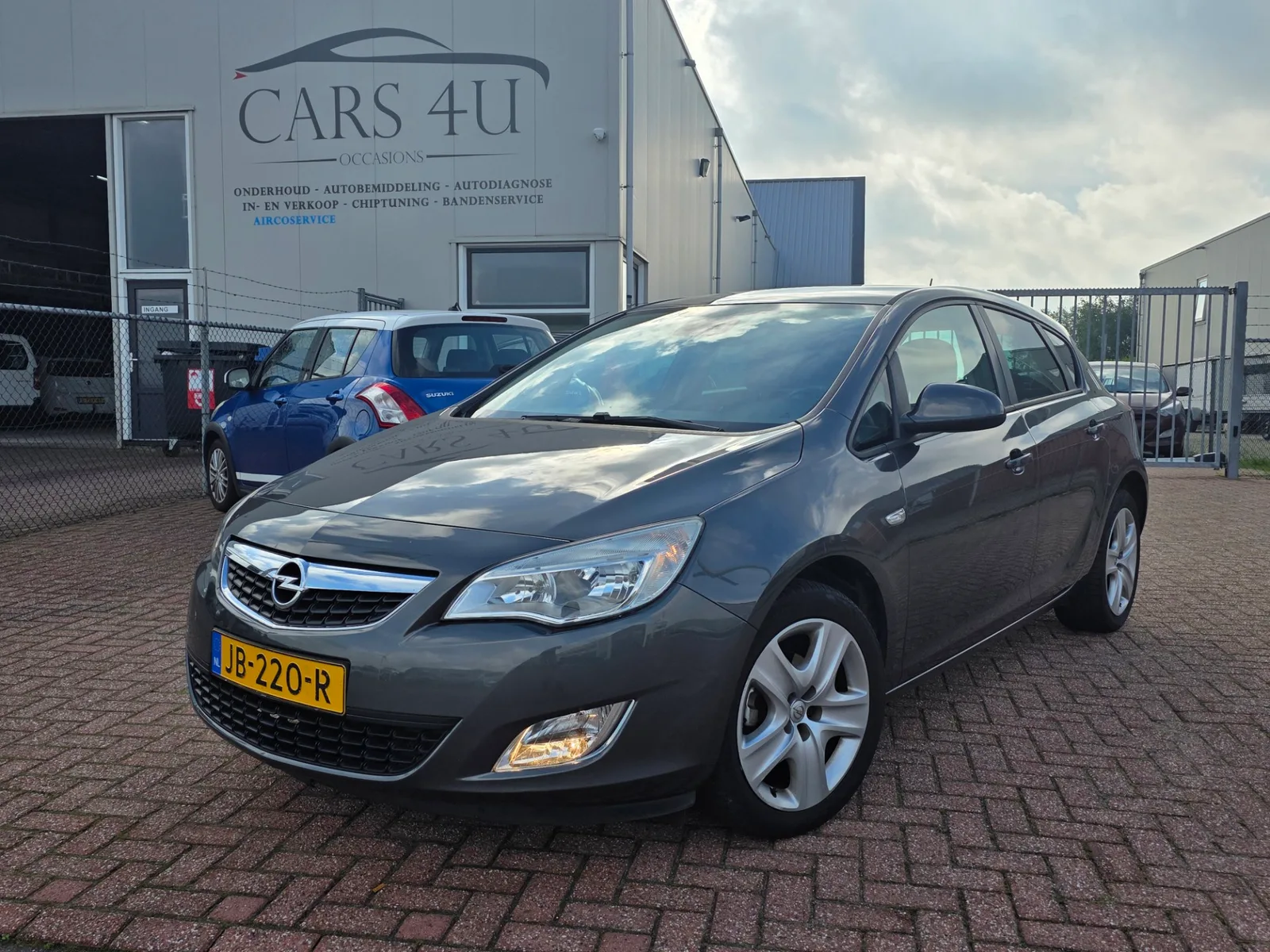 Opel Astra (2010) — foto 1