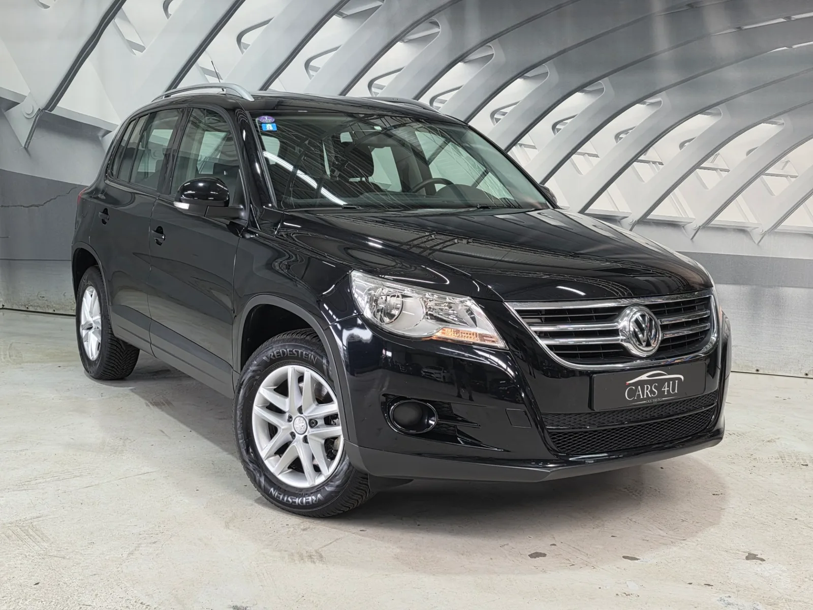 Volkswagen Tiguan (2010) — foto 1
