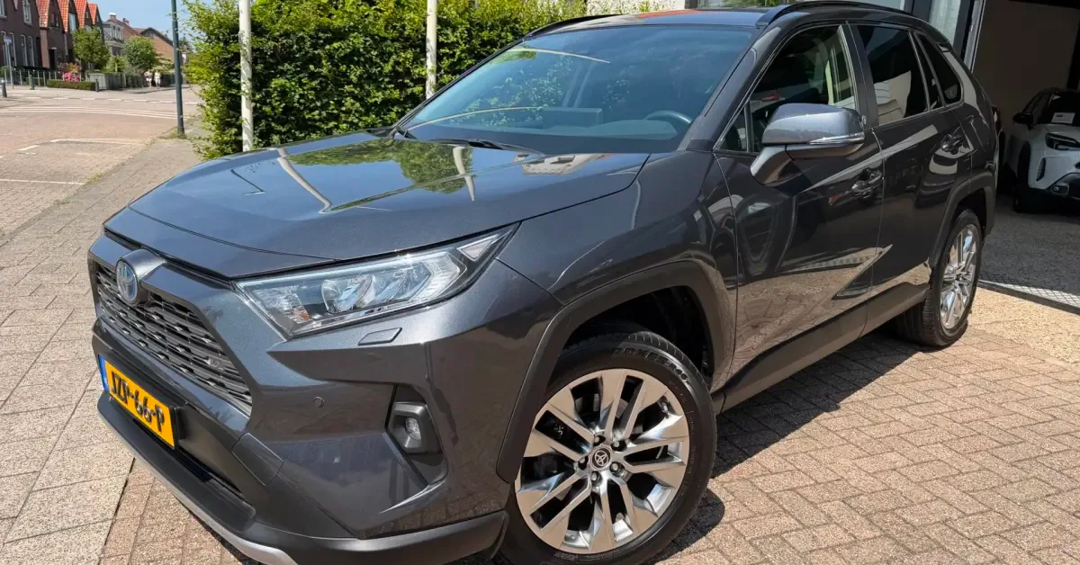 Toyota RAV4 (2024) — foto 1