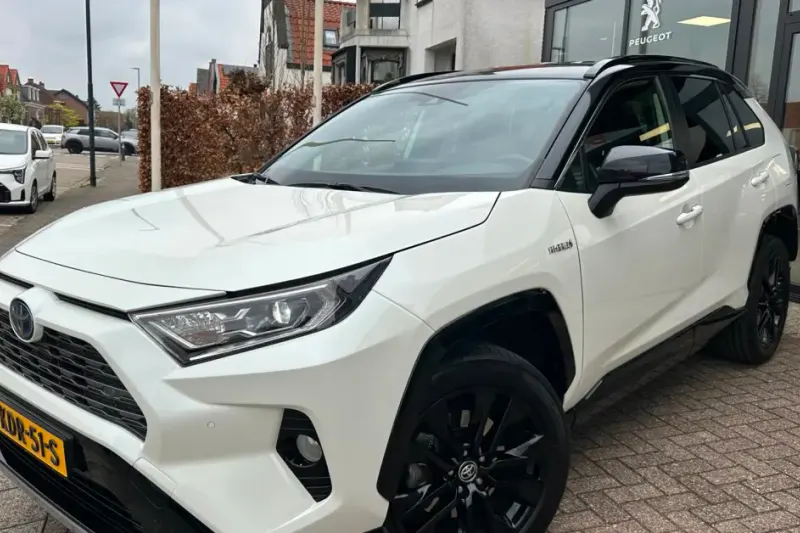 Toyota RAV4 (2021)