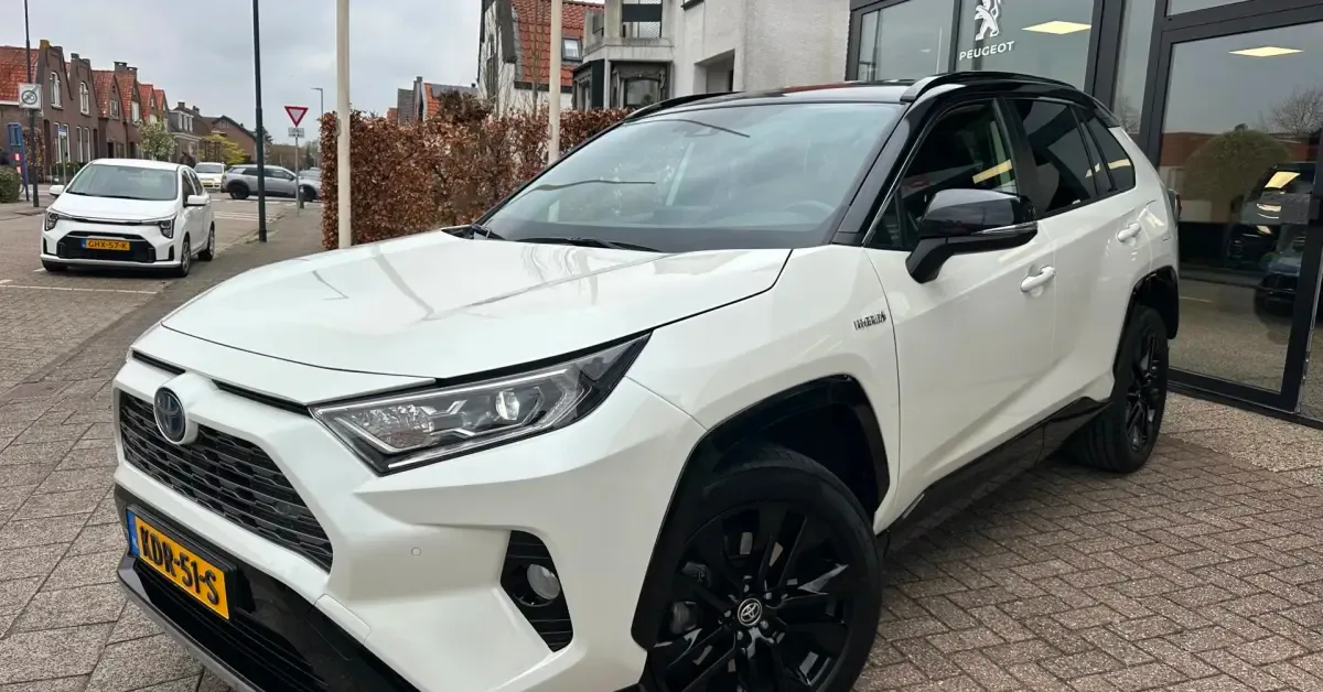 Toyota RAV4 (2021) — foto 1