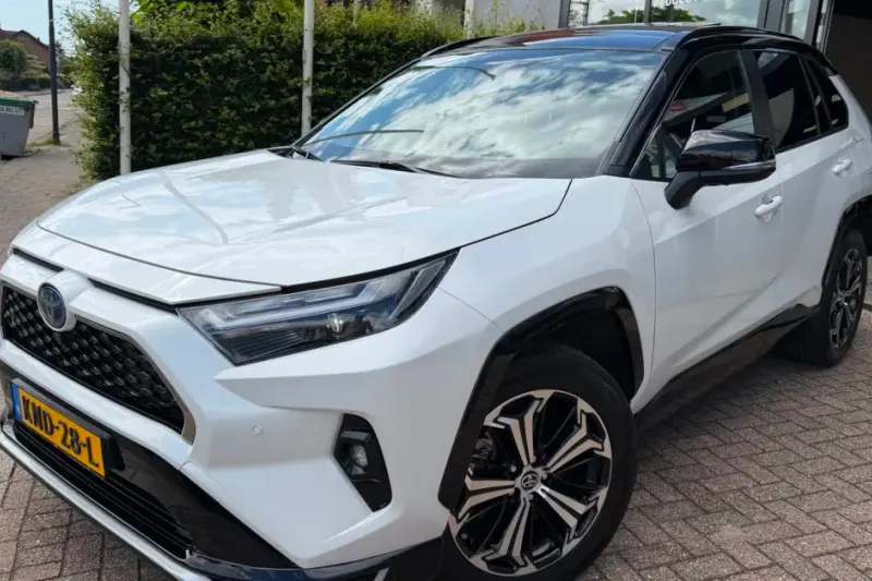 Toyota RAV4 (2023)