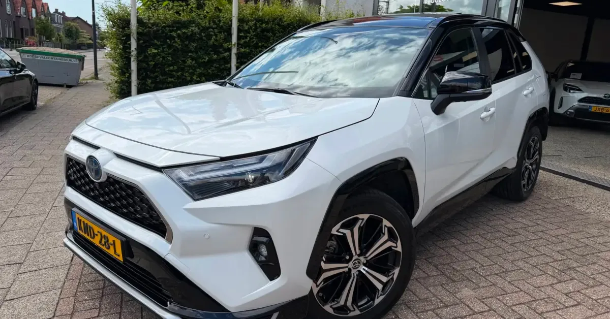 Toyota RAV4 (2023) — foto 1