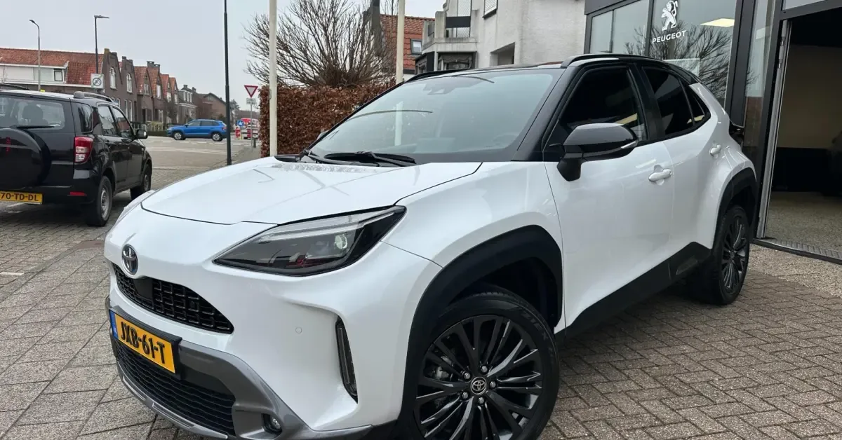 Toyota Yaris (2023) — foto 1