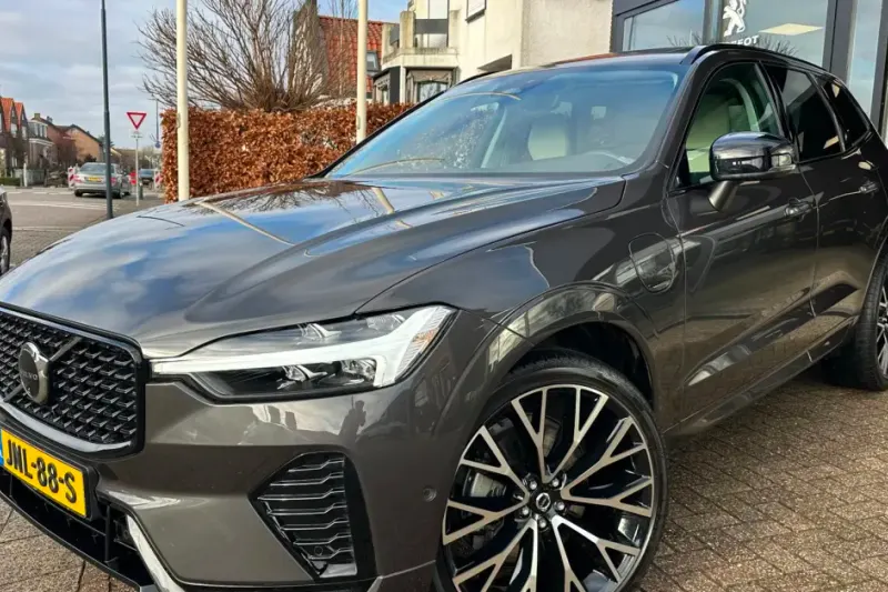 Volvo XC60 (2024)