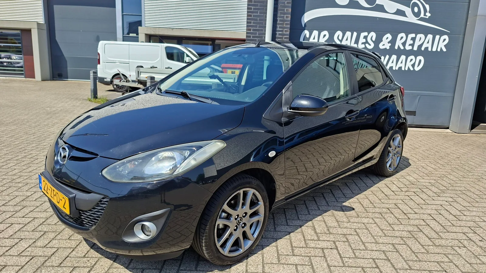 Mazda 2 1.3i 16V (2013) — foto 1