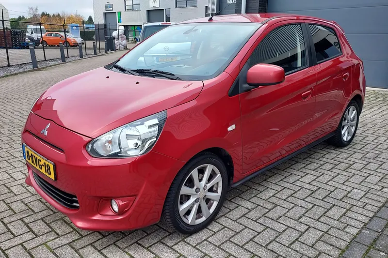 Mitsubishi Space Star (2013)