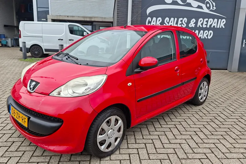 Peugeot 107 (2008)