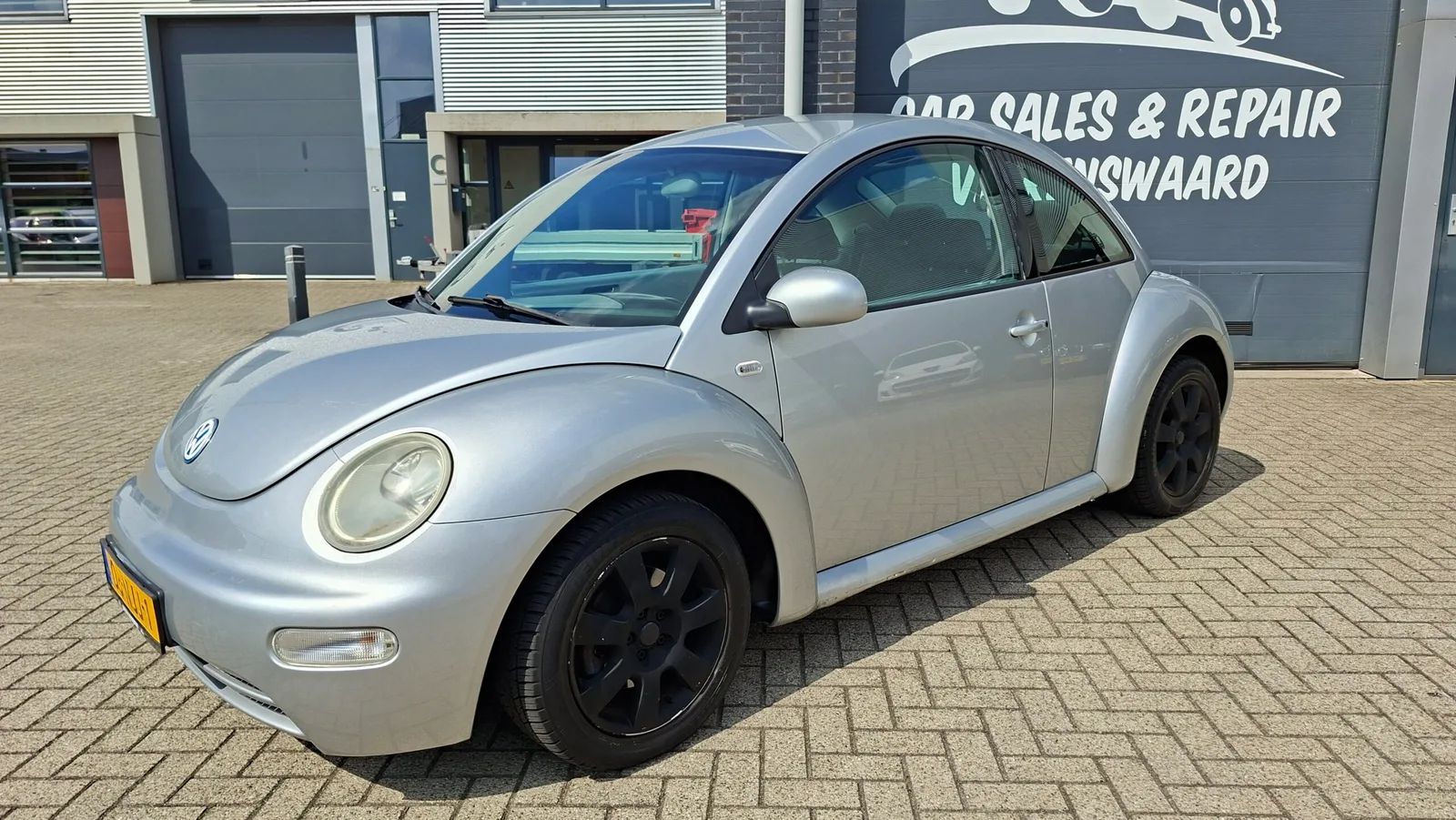 Volkswagen New Beetle 1.6i 16V (2002) — foto 1