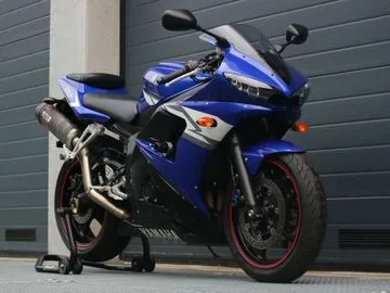 YAMAHA YZF (2004) — foto 1