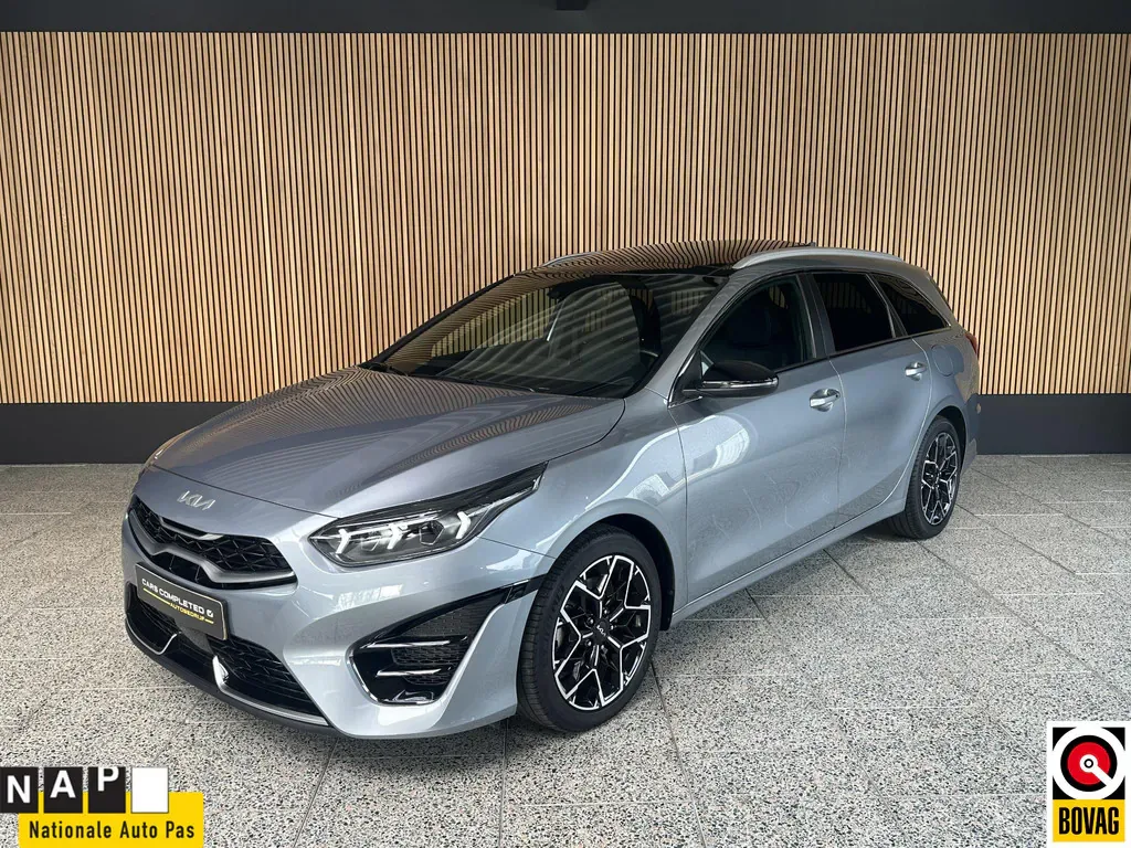 Kia Ceed Sportswagon (2023) — foto 1