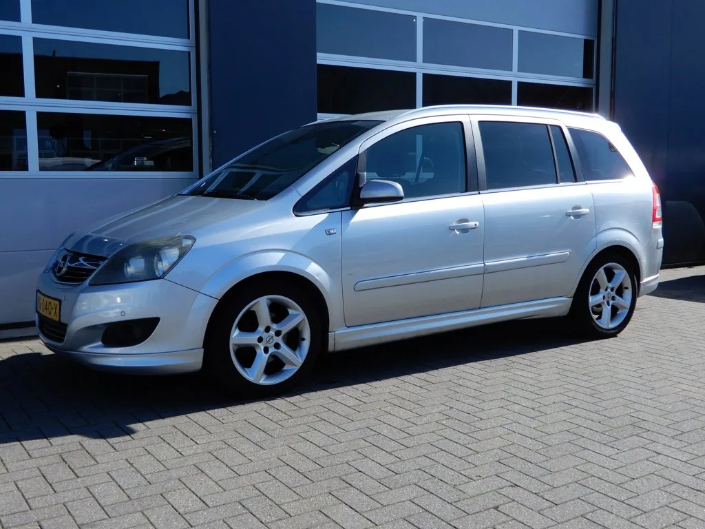 Opel Zafira (2009) — foto 1