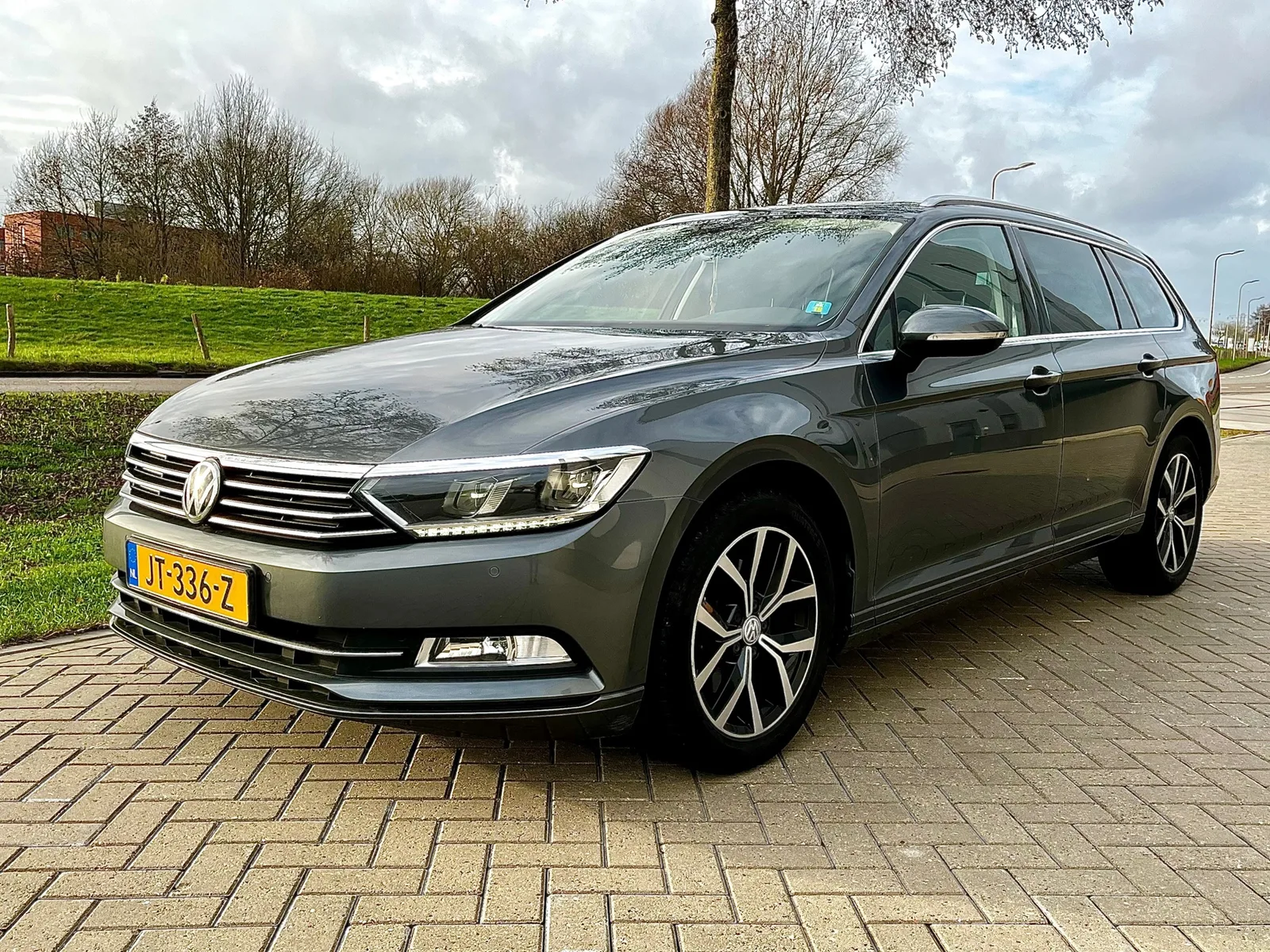 Volkswagen Passat (2016) — foto 1