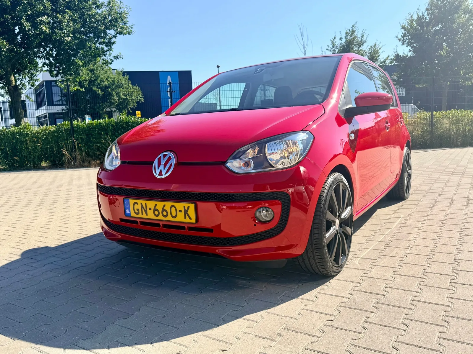 Volkswagen Up! (2015) — foto 1