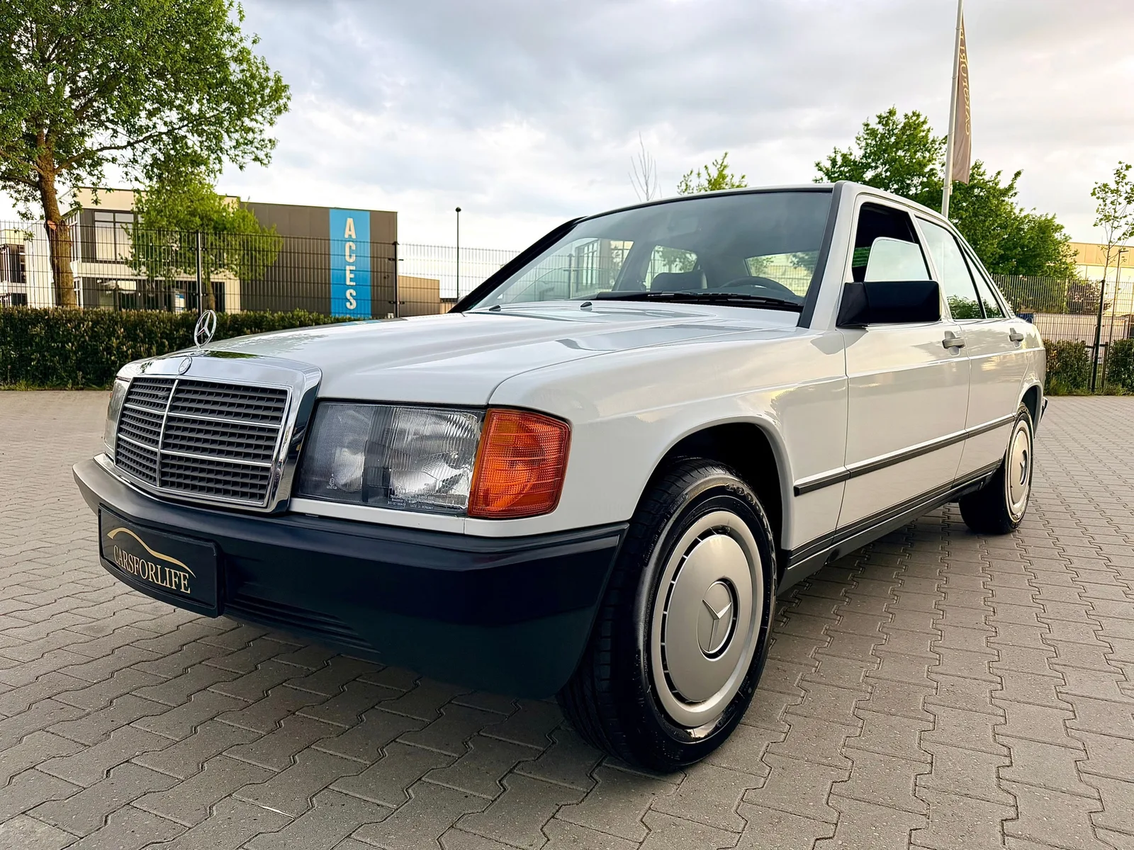 Mercedes-Benz 190-Serie (1988) — foto 1