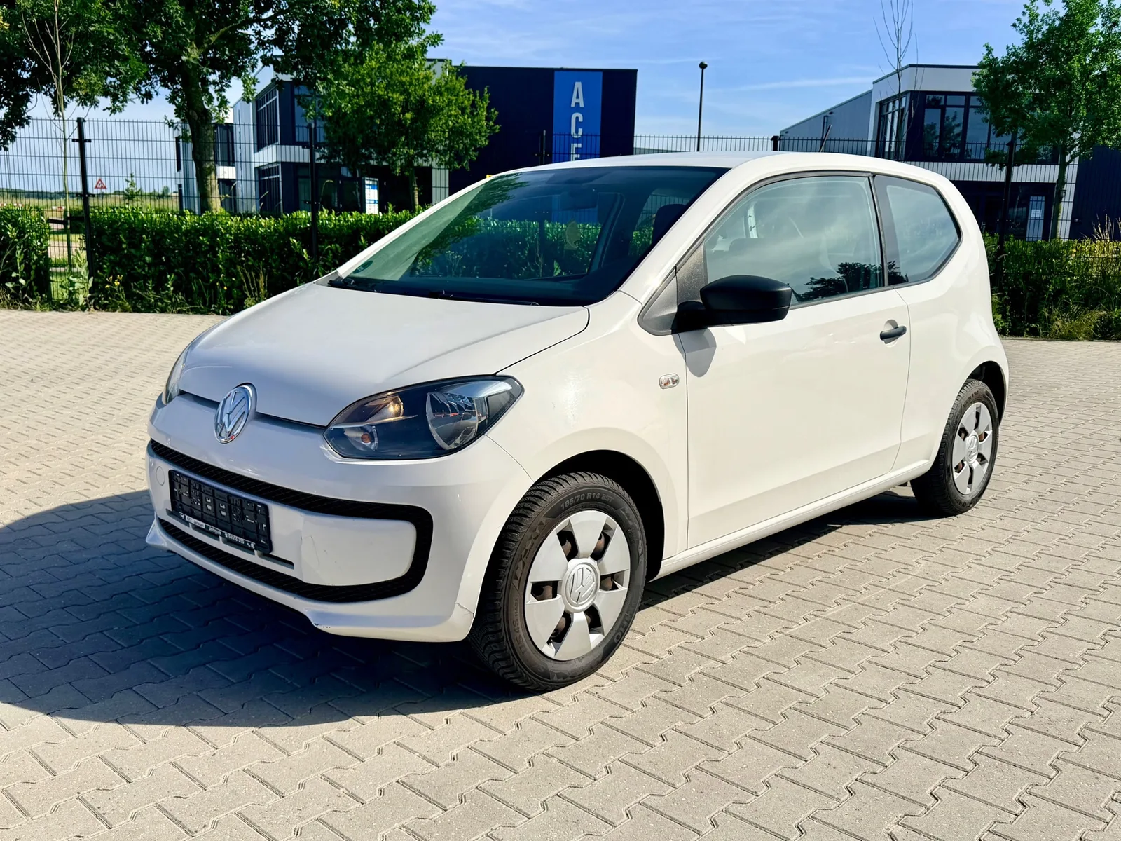Volkswagen Up! (2011) — foto 1
