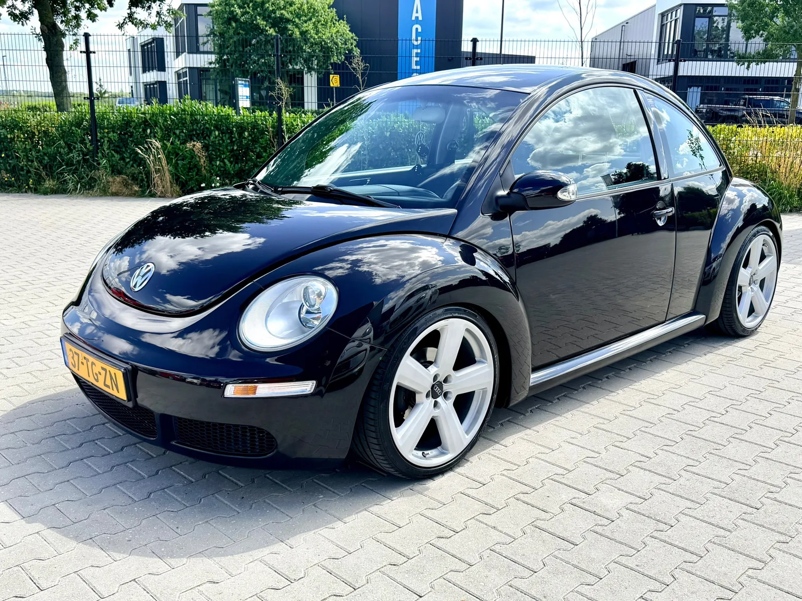 Volkswagen New Beetle (2006) — foto 1