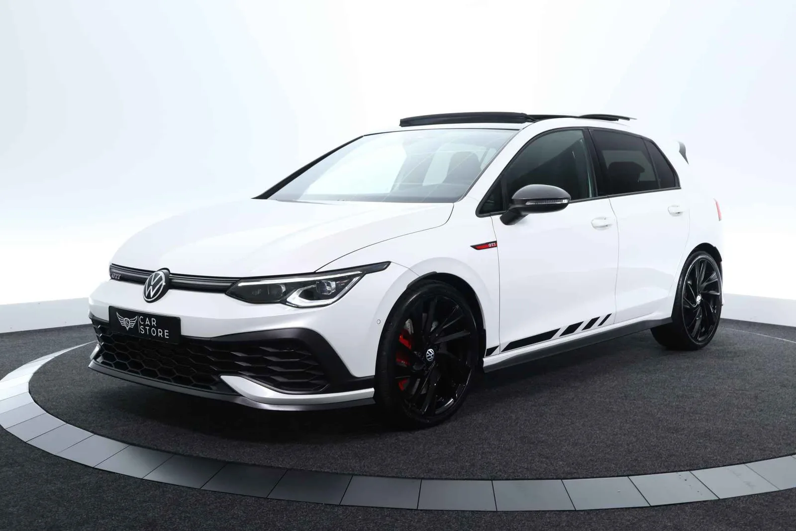 Volkswagen Golf (2022) — foto 1